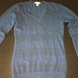 Burberry Women’s cashmere v neck sweater